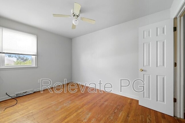 Building Photo - 319 Britton St