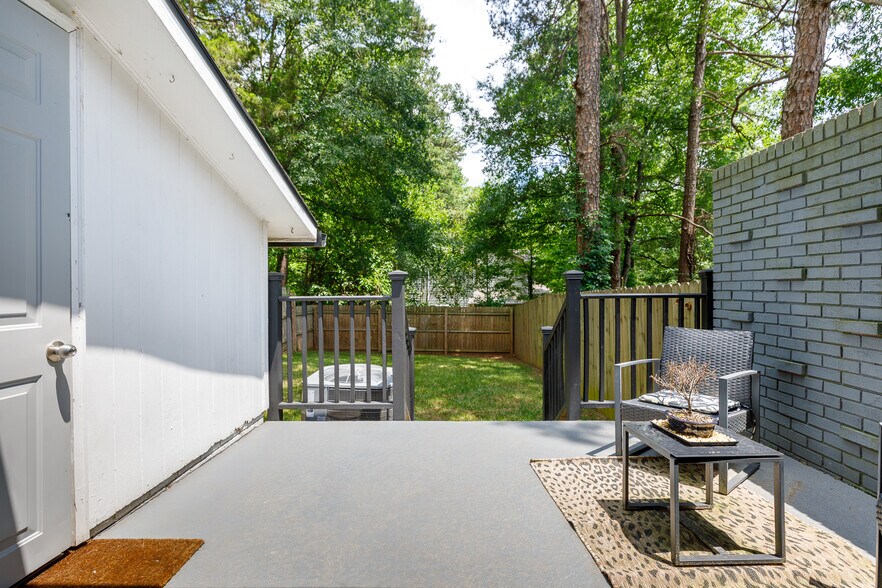 Building Photo - 3104 Erskine Dr