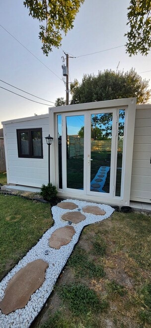 Building Photo - 2 W Nakoma