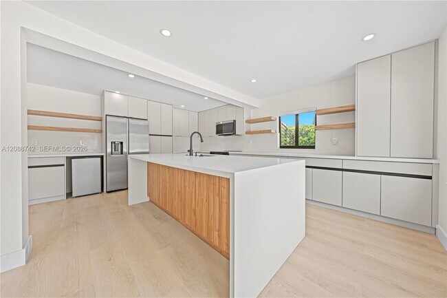 Building Photo - 11300 SW 43rd St