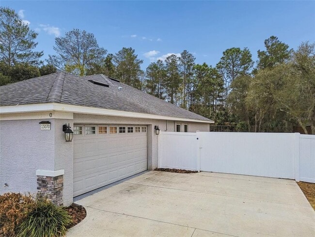 Building Photo - 13070 Sigmund St