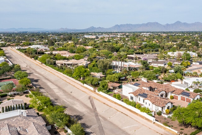 Building Photo - 6649 E Berneil Dr