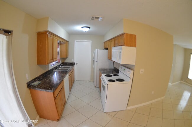 Building Photo - 2912 Pembroke Rd