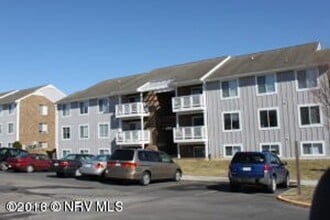 Building Photo - 4 Bed 2 Bath Condo Available Summer 2026