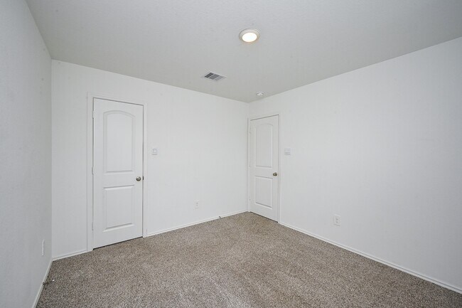 Building Photo - 5411 Auburn Gardens Ct