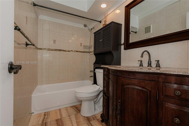 Building Photo - 440 Paradise Isle Blvd