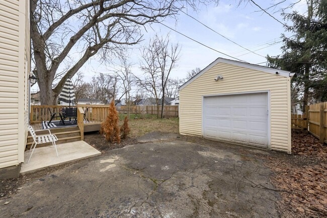 Building Photo - 111 Rosslyn Ave