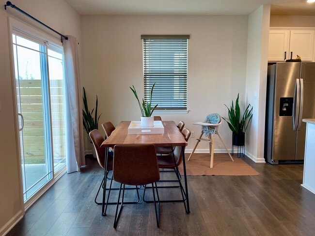 Building Photo - 3 Bed 2 Bath Available Now In Mccordsville!