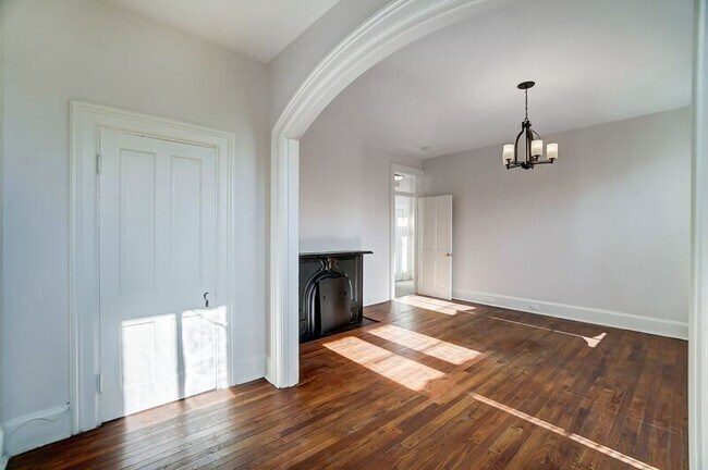 Building Photo - 2701 Cleinview Ave