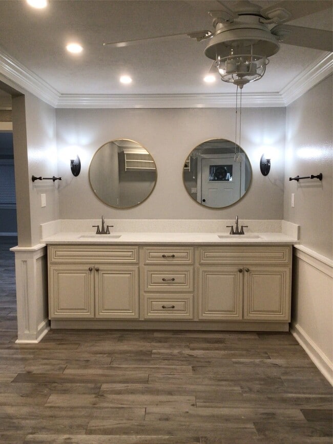 Building Photo - 15447 Avenue C