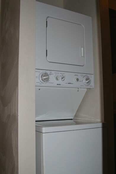 Building Photo - 2525 Hope Dr