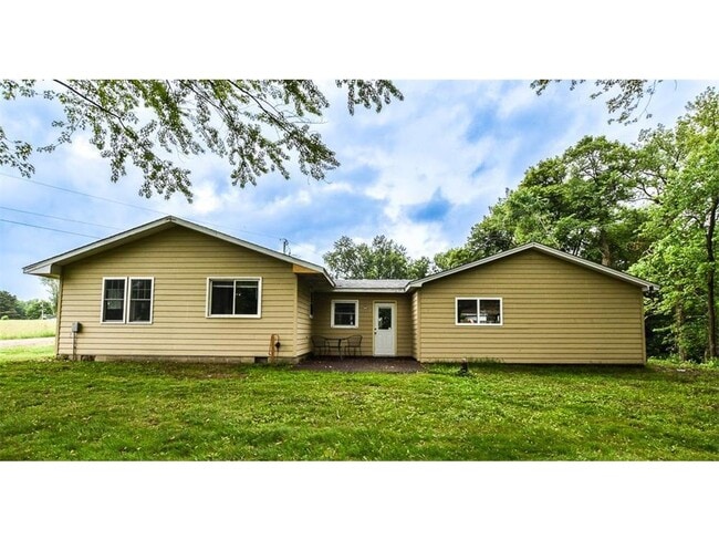 Building Photo - 1621 Larson Dr