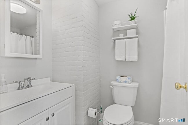 Building Photo - 234 Linwood Ave