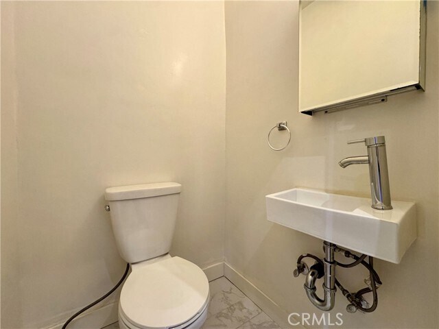 Building Photo - 1216 N Kenmore Ave