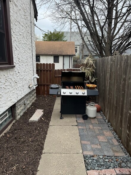 Building Photo - 603 Lexington Pky N