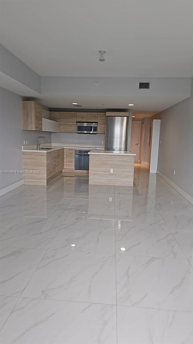 Primary Photo - 16385 Biscayne Blvd