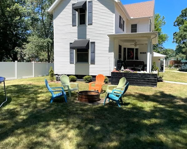 Covered Front Porch - 2878 Kimmel St