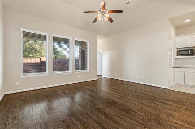Building Photo - 1122 Alpine Dr