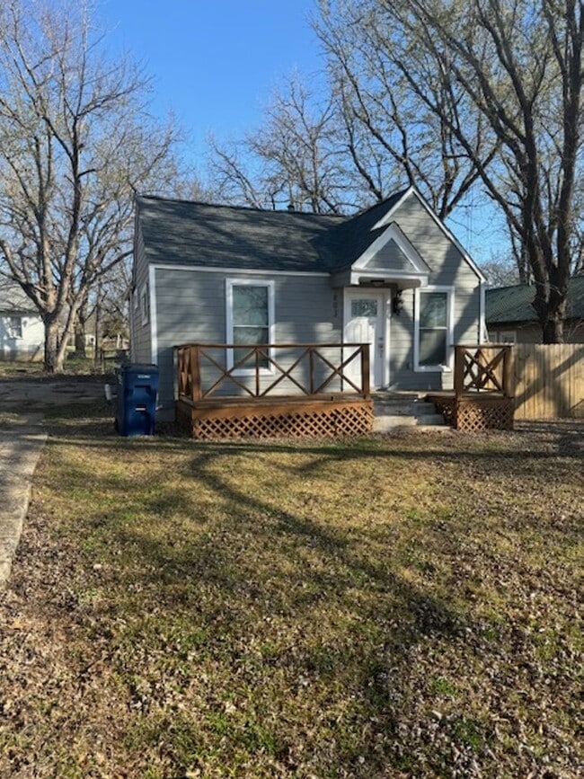 Building Photo - 2 BR 1 BA House for RENT