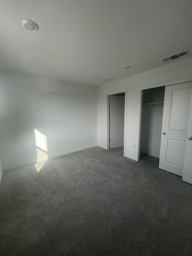 Building Photo - Brand-New 3 Bedroom Home in Elk Grove School District