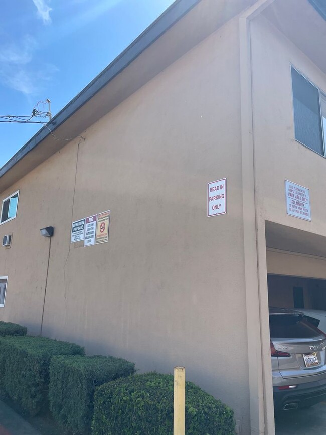 Building Photo - Newly Remodeled 2 BR Apartment in Baldwin ...