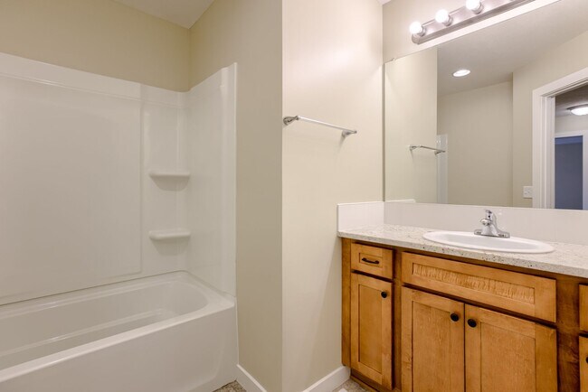 Building Photo - 3 Bedroom Bellevue Home!!