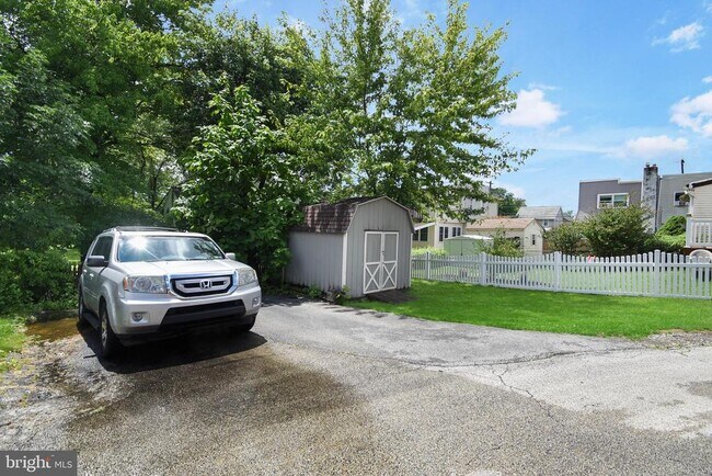 Building Photo - 111 W Sylvan Ave