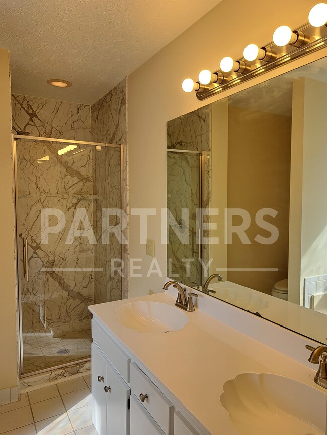 Building Photo - 844 Brookland Curv