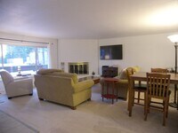 Building Photo - 3 Bedroom - Central Incline!