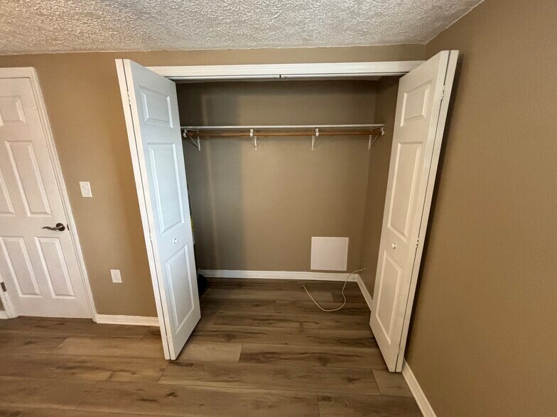 Building Photo - 1207 W Pierce St