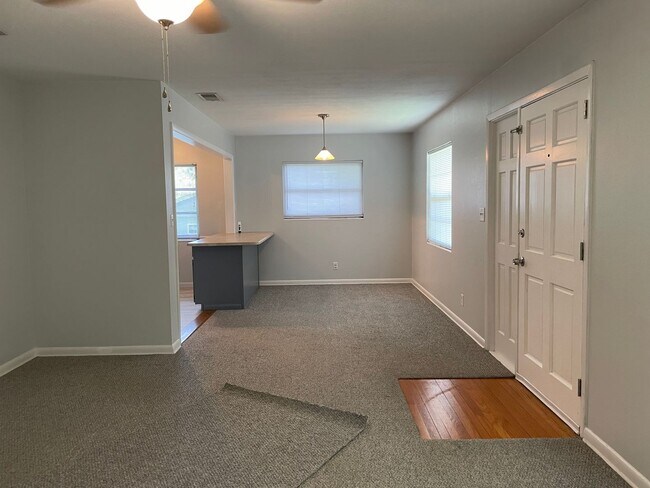 Building Photo - Fall Into Comfort! Spacious 3BR/2BA Upstai...