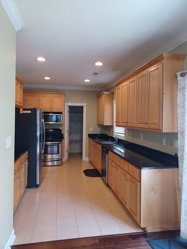 Building Photo - Spacious 4 Bedroom in Chics Beach