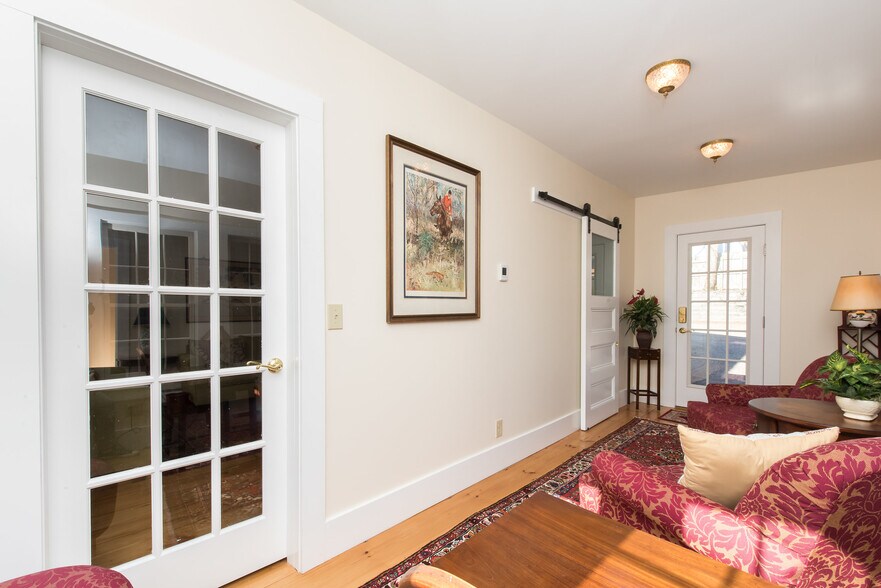 Building Photo - 69 Dennett St