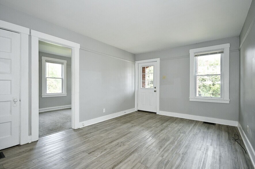 Building Photo - 1037 N 6th St