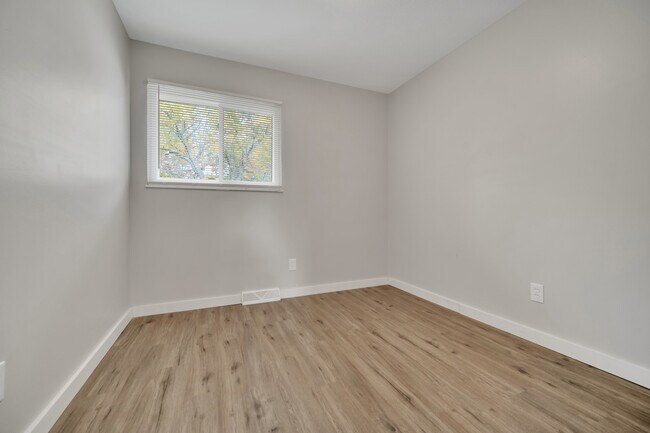 Building Photo - 30030 Vineyard Rd