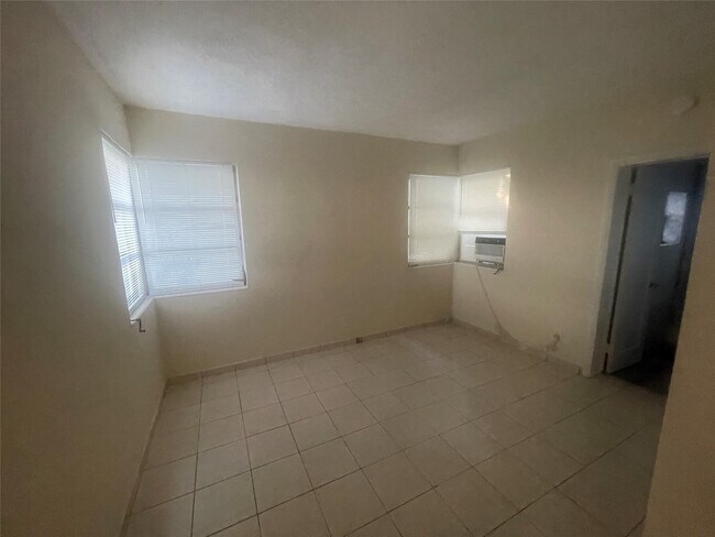 Building Photo - 2622 Johnson St