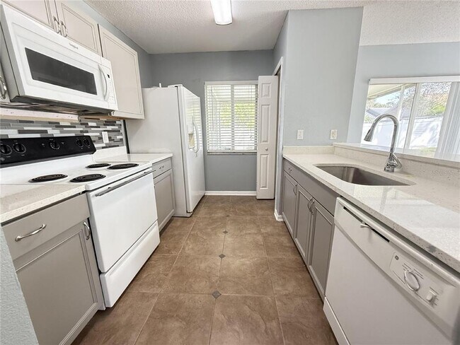 Building Photo - 2201 Fluorshire Dr