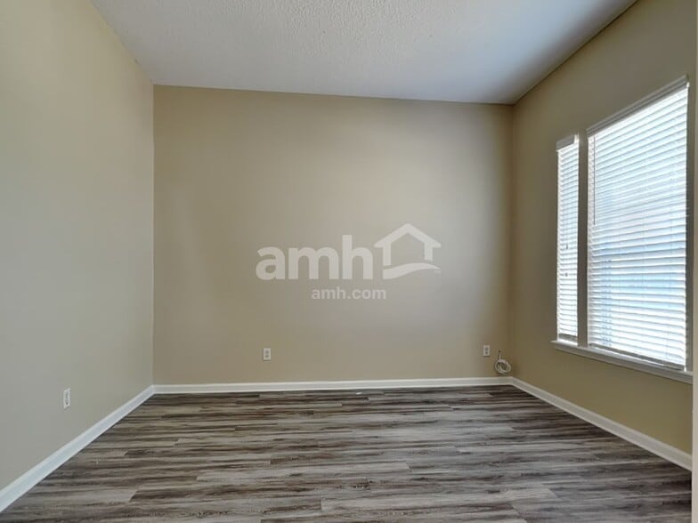 Building Photo - 11417 Johnson Creek Cir