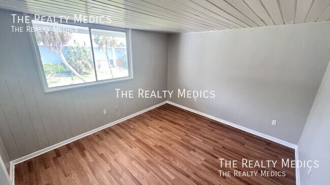 Building Photo - 1010 N Fiske Blvd