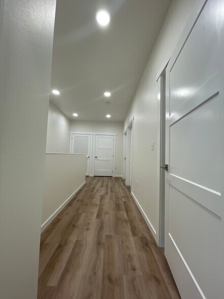 Upstairs Hallway - 2511 N Hamilton St