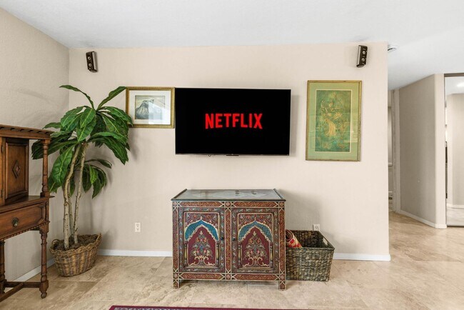 Building Photo - 3050 Rue D’Orleans