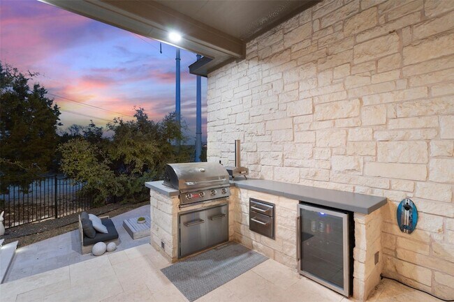 Building Photo - 216 Vista Village Cove