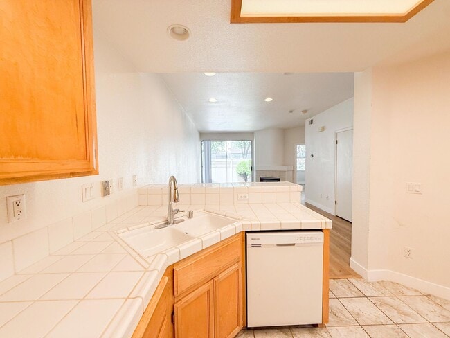 Building Photo - 2527 Baywood Way