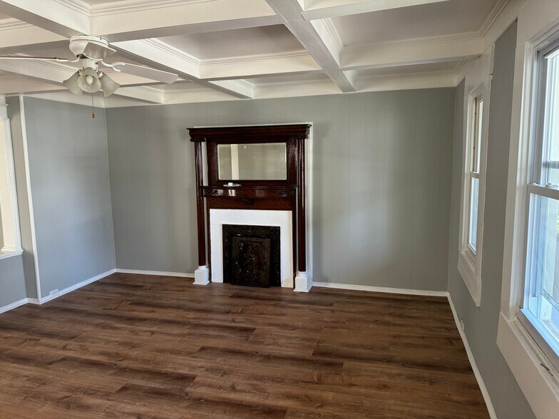 Building Photo - 359 Henry St