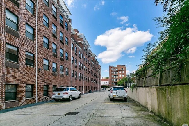 Building Photo - 71-19 162nd St