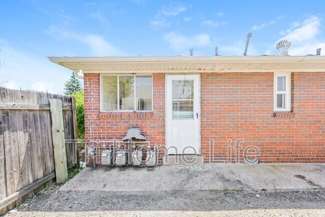 Building Photo - 9295 E 14th Ave