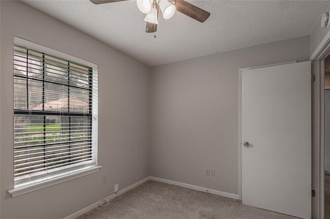 Building Photo - 3011 Sand Dr