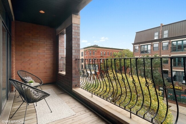 Building Photo - 810 N Wolcott Ave