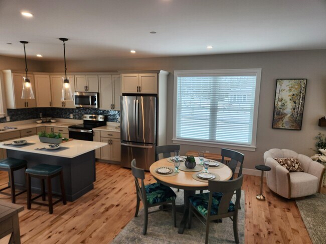 Building Photo - 57 Evergreen Dr