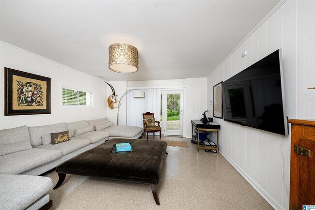 Building Photo - Mountain Brook 5 Bedroom, 3 Bath with Finished Lower Level